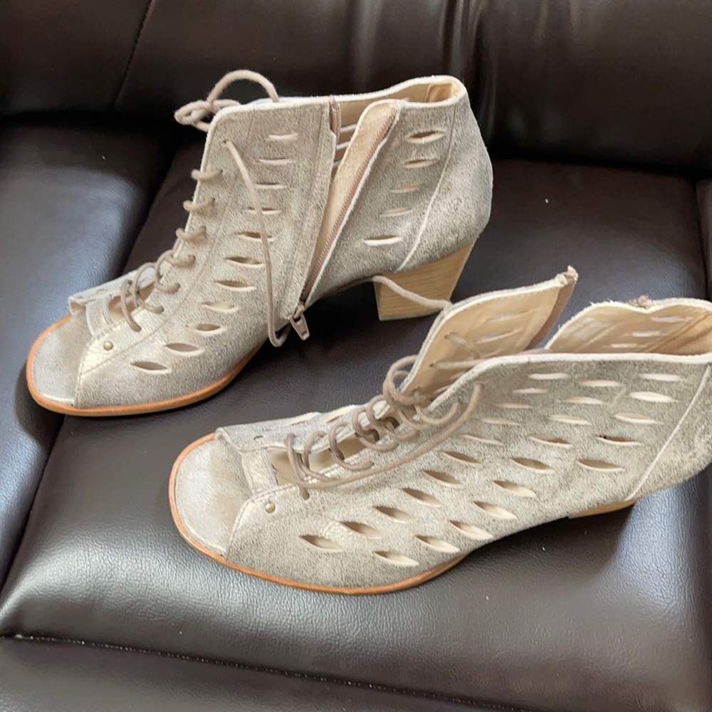 Paul Green Shoes